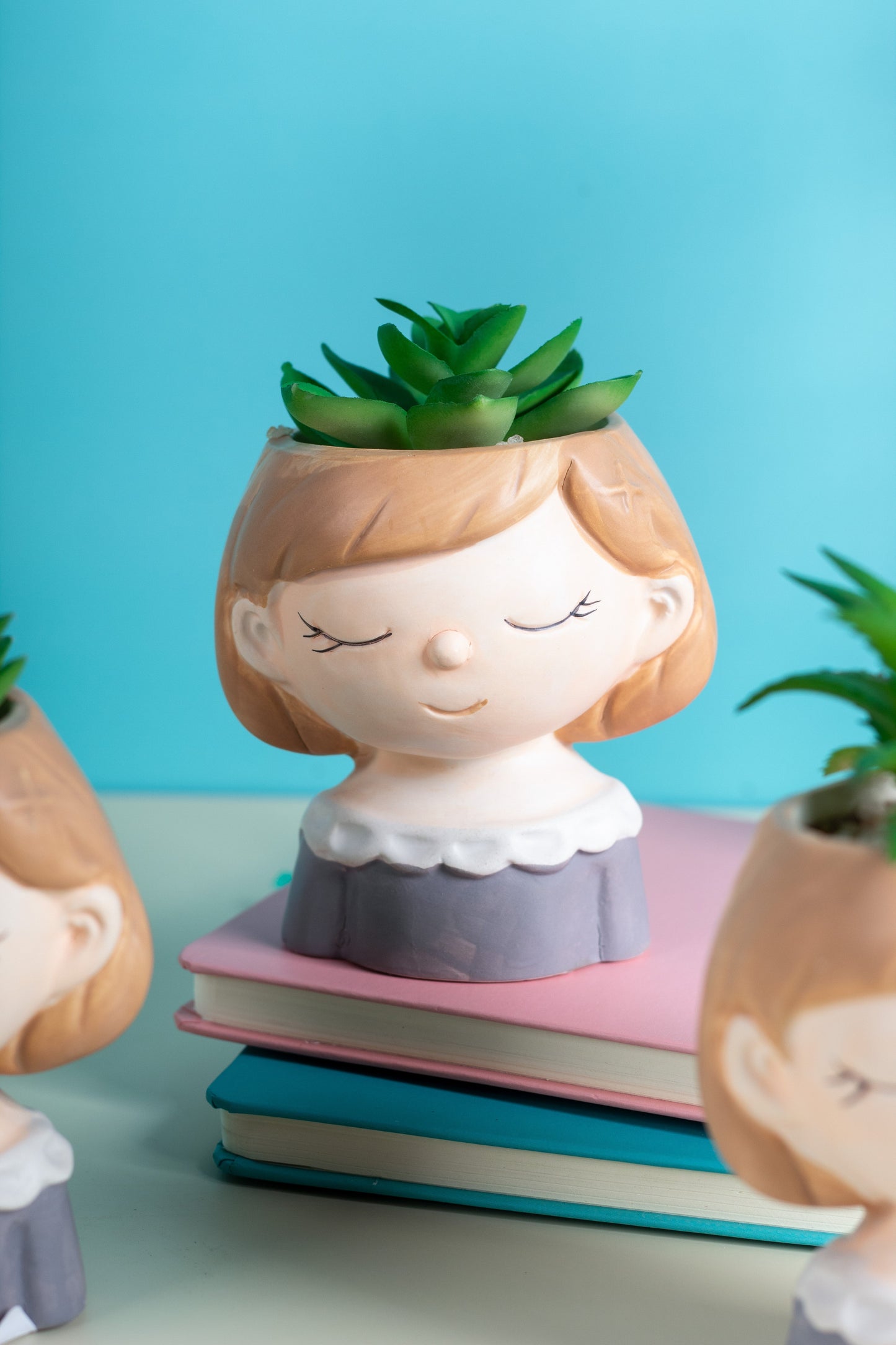 VON CASA Lady Face Artificial Planter Pot With Green Flower