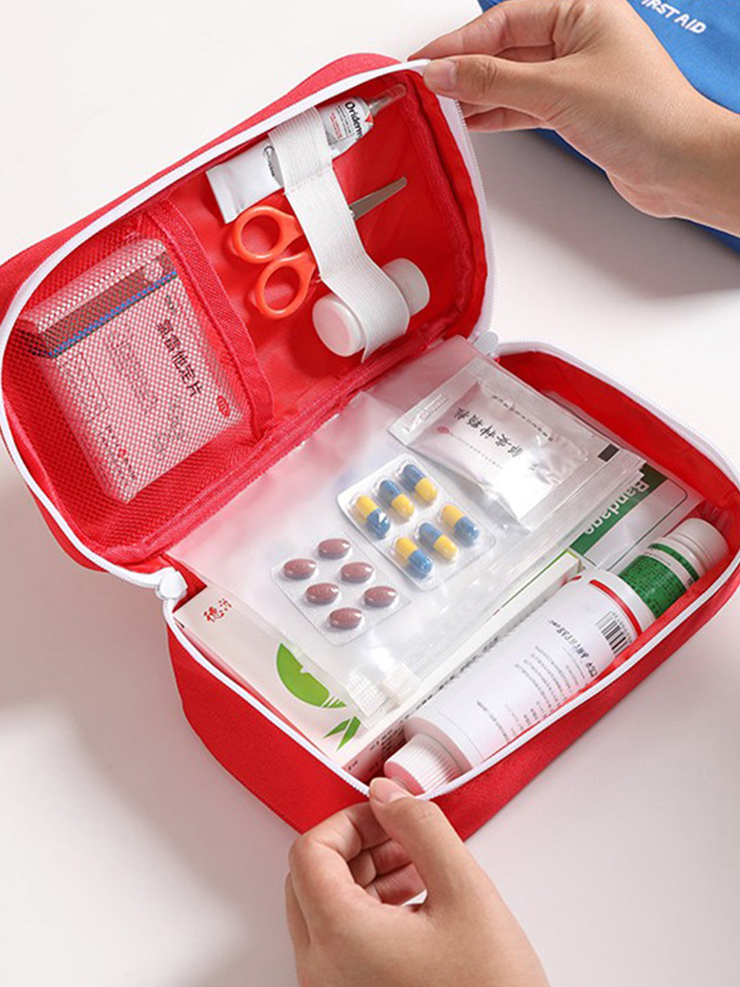 VON CASA Rectangular Polyester First Aid Box - Red